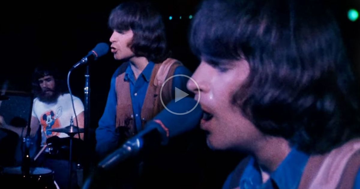 Creedence Clearwater Revival – Lookin’ Out My Back Door